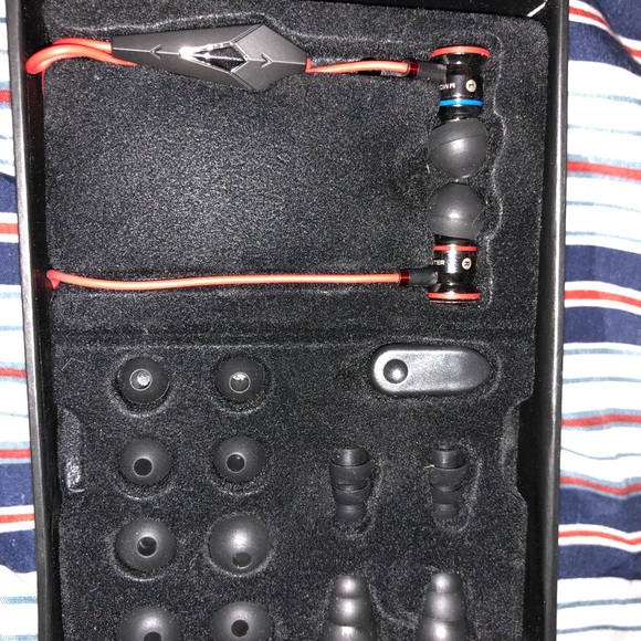 Beats by Dre BRAND NEW NEVER USED - Picture 3 of 3